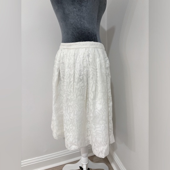 J. Crew White Skirt With Floral Overlay Size 6 - Picture 5 of 11